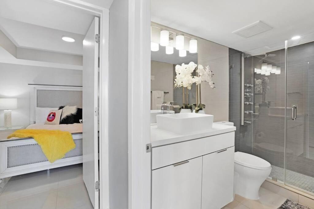 Enchanted! Skyline & Water Views Apartment