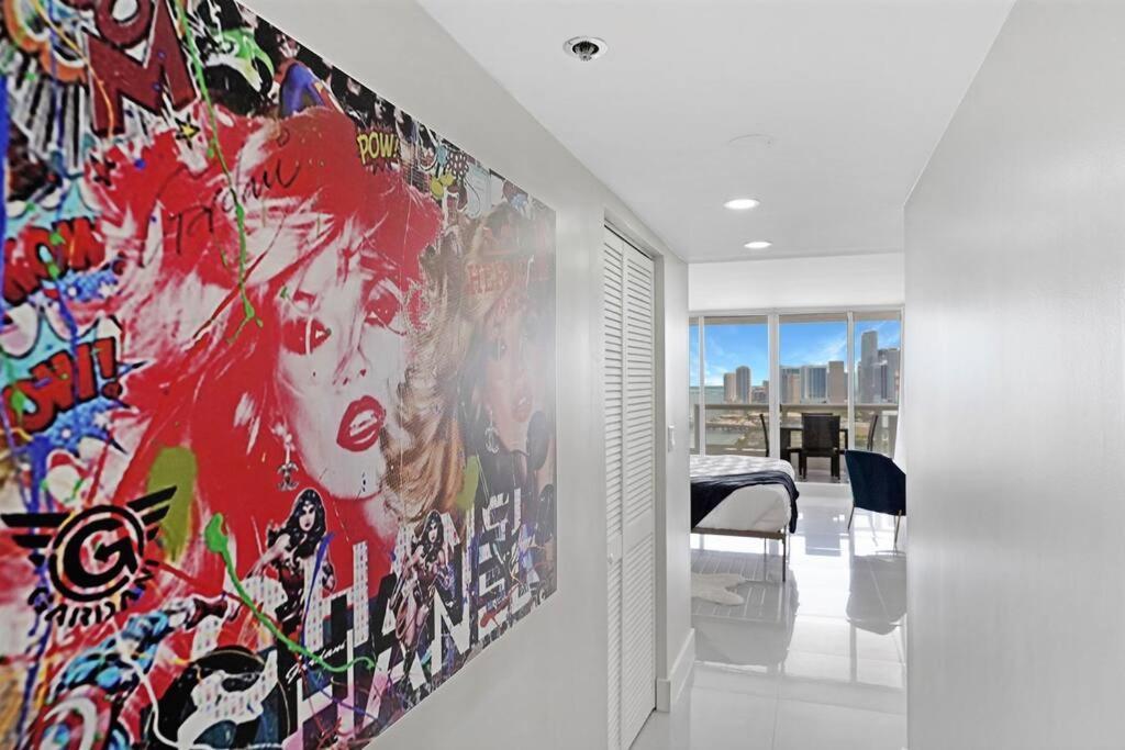 Enchanted! Skyline & Water Views Apartment