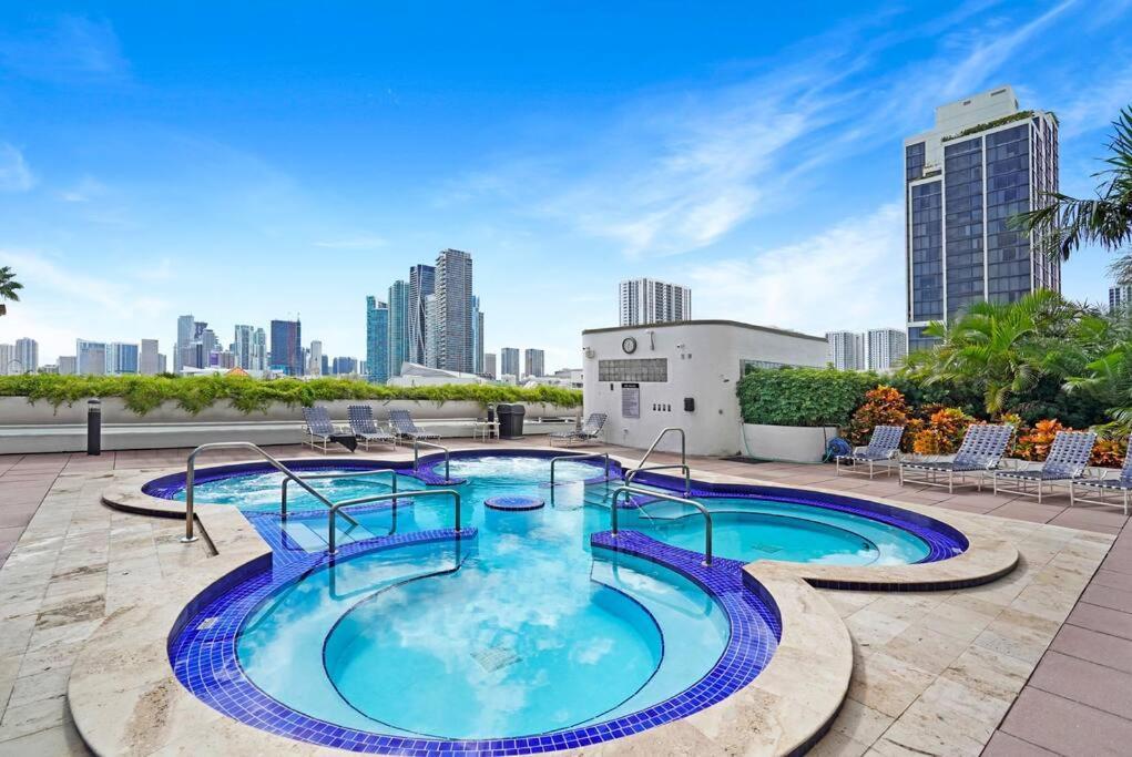 Apartment Enchanted! Skyline & Water Views Miami