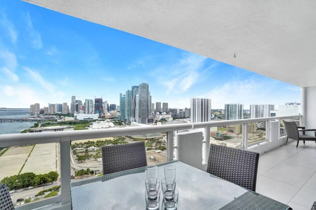 Enchanted! Skyline & Water Views Apartment Miami