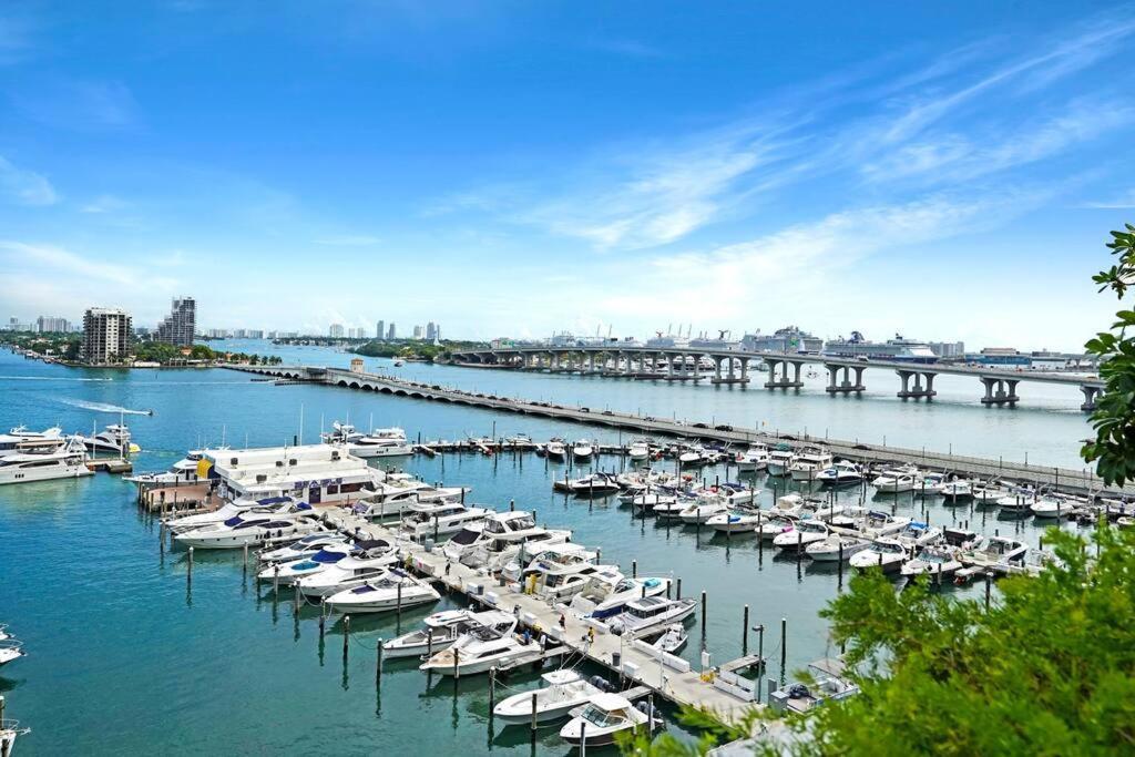 Enchanted! Skyline & Water Views Miami