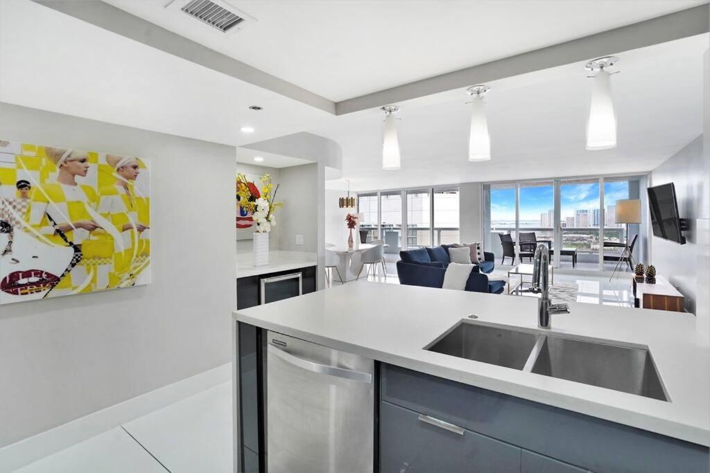 Enchanted! Skyline & Water Views * Miami