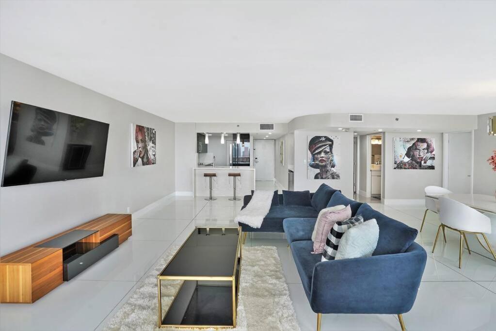 Enchanted! Skyline & Water Views Apartment Miami